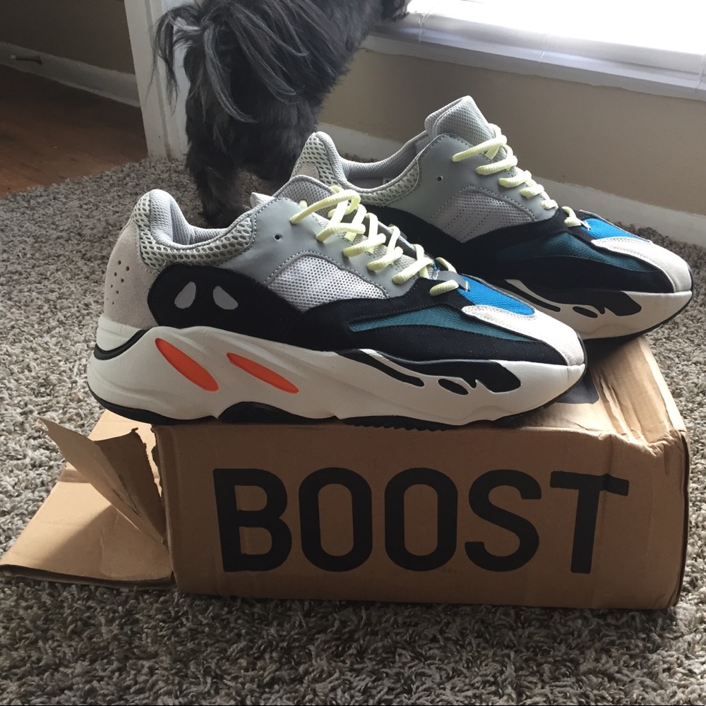 UA yeezy boost 700